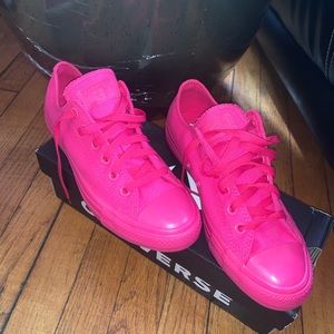 Brand new never worn Converse size WOMENS 8.5